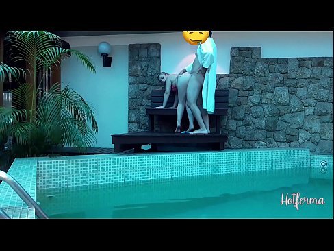 ❤️ Giimbitar sa amo ang katabang sa pool, apan dili makasukol sa init Porn video sa amon ﹏
